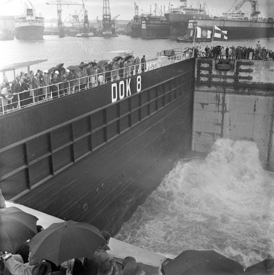 Prins Bernhard opende het nieuwe 150.000 tons droogdok bij Wilton-Fijenoord te S, Bestanddeelnr 919-2722