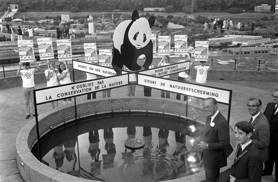 Prins Bernhard opent fototentoonstelling in Madurodam over dierenleven in Pakist, Bestanddeelnr 923-8379