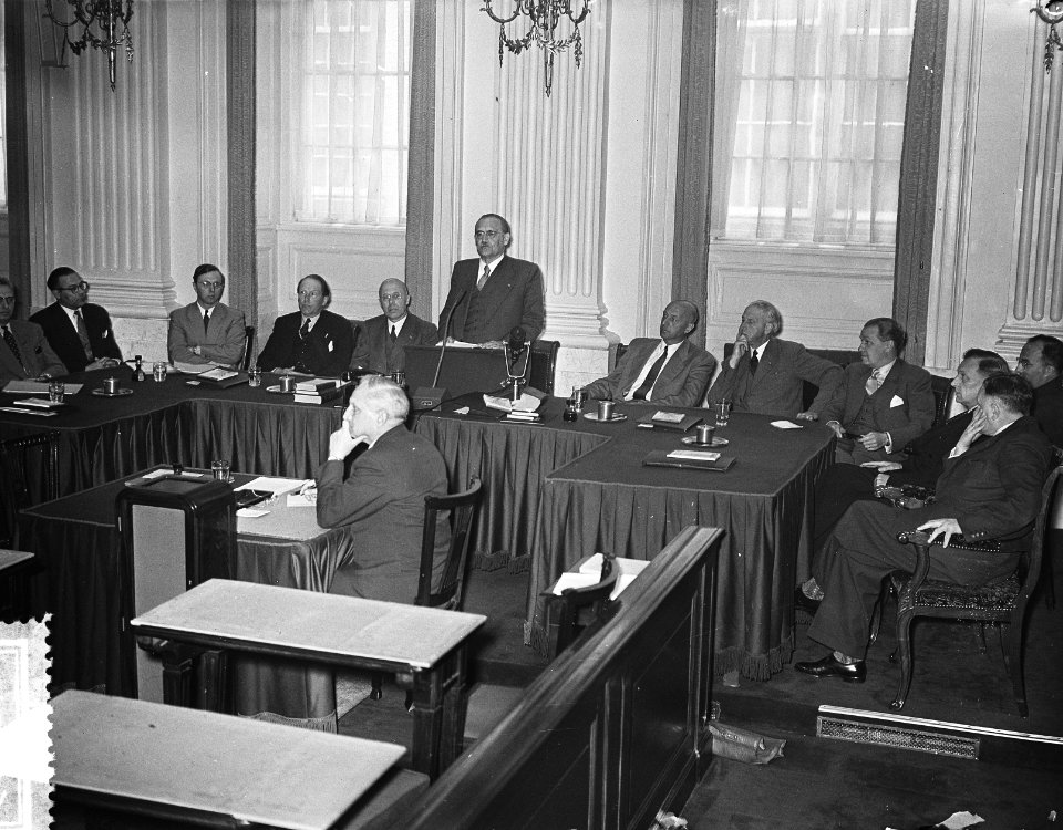 Premier Drees geeft een verklaring, Bestanddeelnr 907-1753