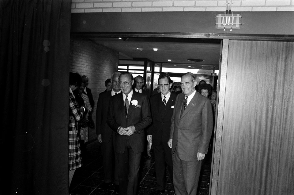 Prins Bernhard opent Frans Otten tennisstadion , Amsterdam Prins Bernhard met g, Bestanddeelnr 923-5360