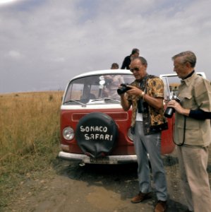 Prins Bernhard op fotosafari in Zaire, in Nationale park Virunga, Bestanddeelnr 254-9429