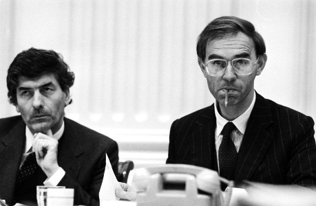Premier Lubbers (l) en minister Ruding (Financiën) (r), Bestanddeelnr 932-4177