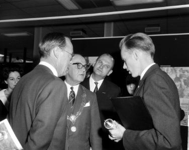 Prins Bernhard opende World Press 1963 in Gemeente Museum te Den Haag . De prins, Bestanddeelnr 915-8482