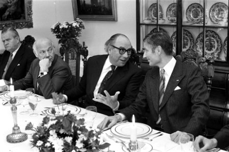 Premier Van Agt de voorzitter Europese commissie Jenkins voor een lunch op catsh, Bestanddeelnr 931-1969