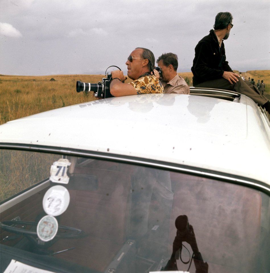 Prins Bernhard op fotosafari in Zaire, in Nationale park Virunga, Bestanddeelnr 254-9430