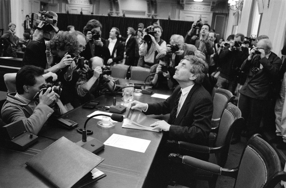 Premier Lubbers belaagd door fotografen, Bestanddeelnr 934-4471