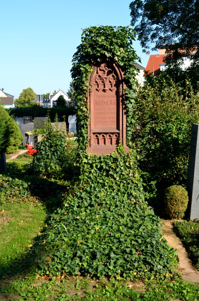 Praunheim, Friedhof, Grab Frl 192 Rühl