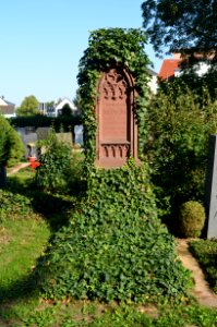Praunheim, Friedhof, Grab Frl 192 Rühl