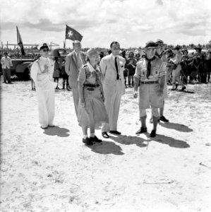 Prins Bernhard op bezoek bij de Arubaanse padvinders op Palm Beach, Bestanddeelnr 252-3898