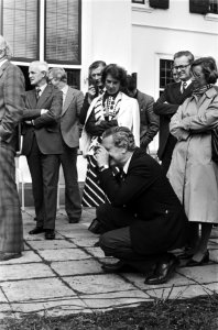 Premier Van Agt benoemd tot Heer van het Gilde St Lucia minister Tuijnman fot, Bestanddeelnr 929-6823