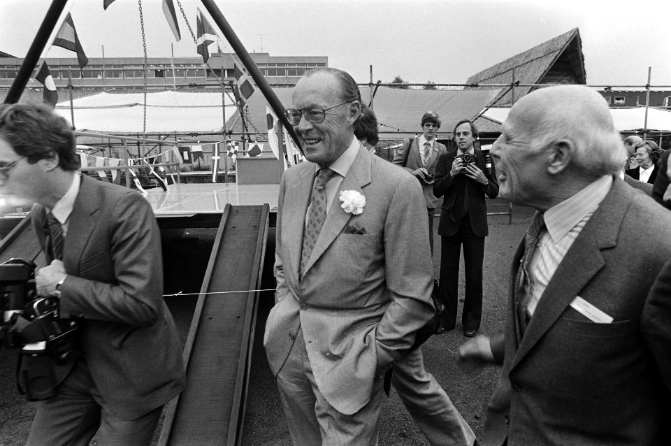 Prins Bernhard op de tentoonstelling, Bestanddeelnr 930-4770