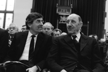 Premier Lubbers (l) en secretaris-generaal Luns (NAVO), Bestanddeelnr 932-7221