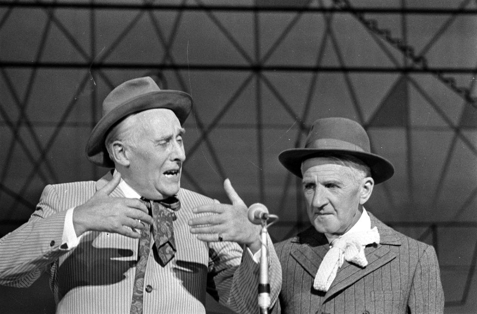 Premiere Snip en Snap Revue te Hilversum. Willy Walden en Piet Muyzelaar, Bestanddeelnr 920-5009