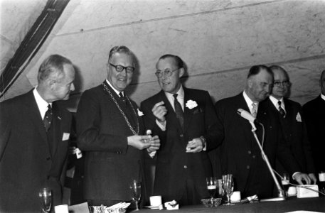 Prins Bernhard opende Neclenburgh drive-in voor Exportvoorlichting te Soest, Bestanddeelnr 921-8770