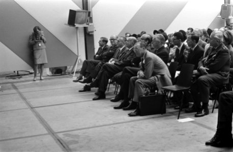 Prins Bernhard opent Flevocentrale van de Provinciale Geldersche Electriciteits , Bestanddeelnr 922-8588