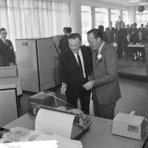 Prins Bernhard opende computerfabriek N.V. Electrologica te Rijswijk, de Prins t, Bestanddeelnr 917-1785