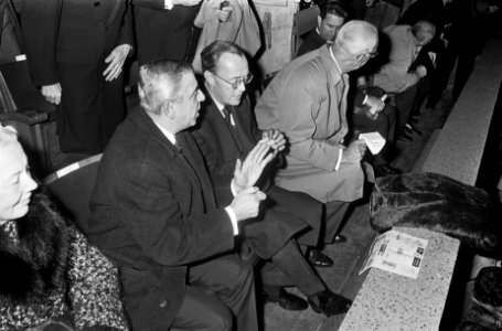 Prins Bernhard op de tribune, Bestanddeelnr 919-6158