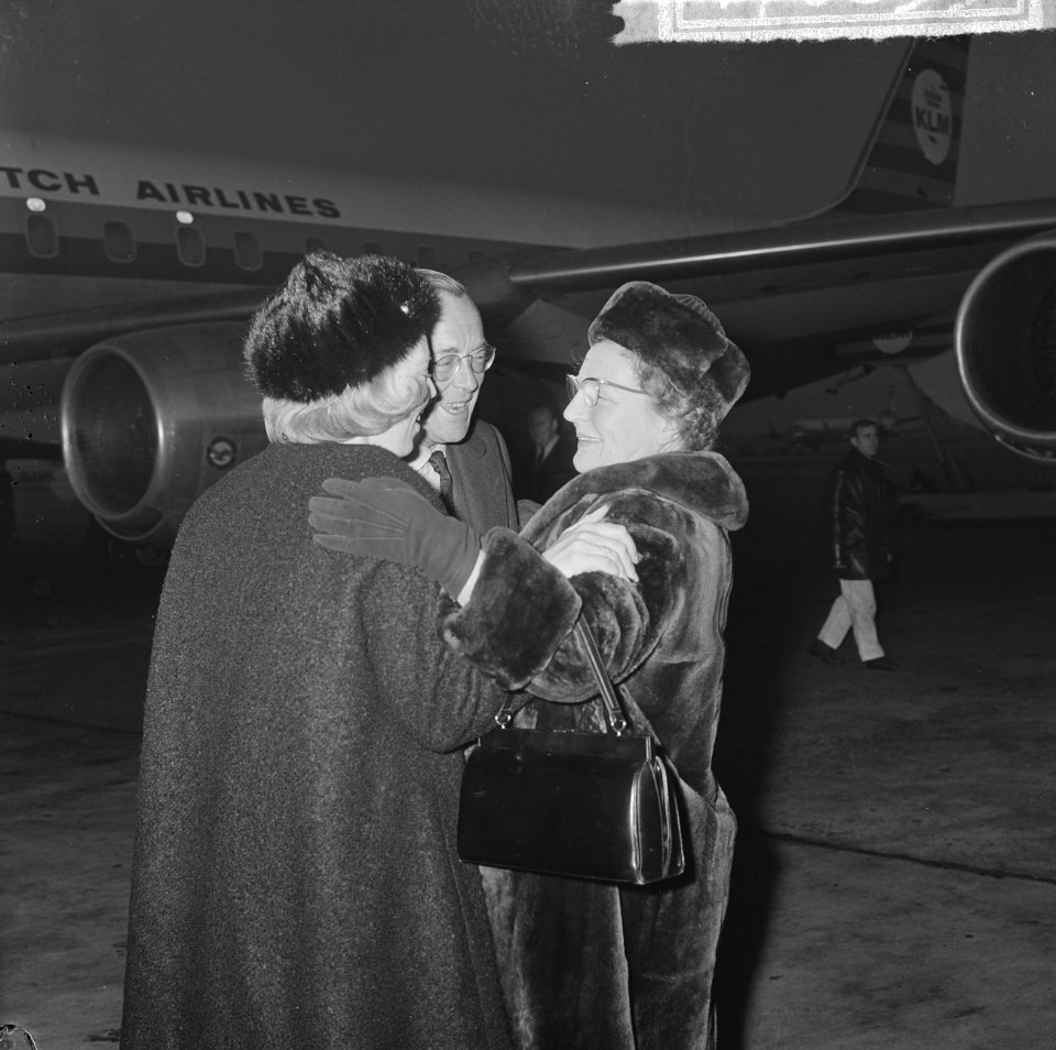 Prins Bernhard en Prinses Beatrix terug, v.l.n.r. Prinses Beatrix , Prins Bernha, Bestanddeelnr 917-0635