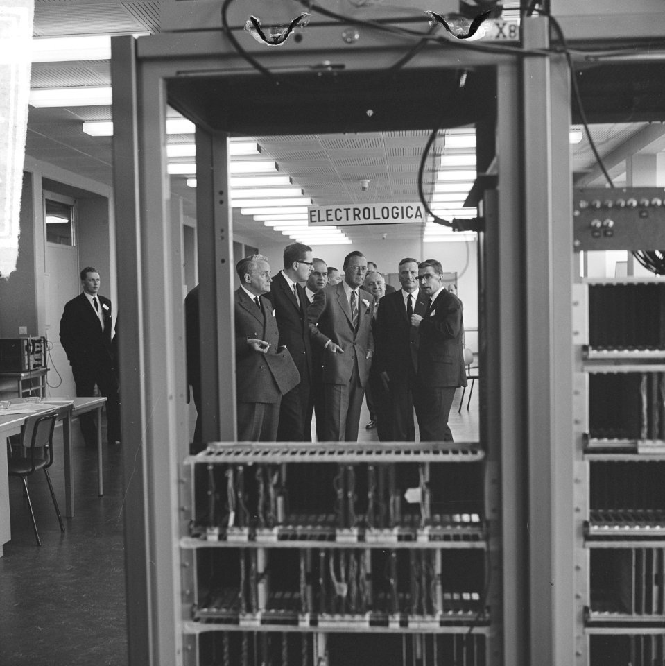 Prins Bernhard opende computerfabriek N.V. Electrologica te Rijswijk, de Prins t, Bestanddeelnr 917-1780
