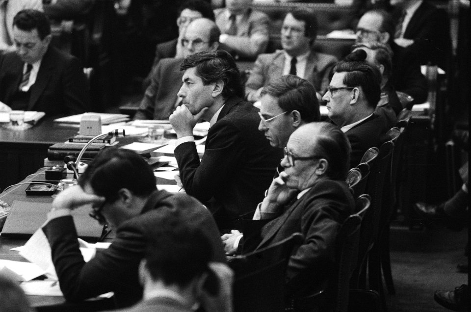 Premier Lubbers met rechts minister Van Aardenne (Economische Zaken) en links de, Bestanddeelnr 932-4123