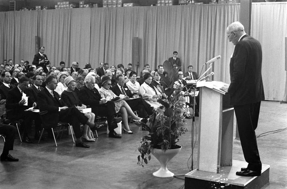 Prins Bernhard opent AEG gebouw in Amsterdam Slotervaart, Bestanddeelnr 922-4640