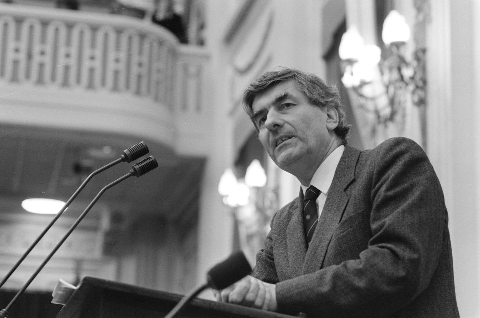 Premier Ruud Lubbers beantwoordt in de Tweede Kamer vragen van de VVD met betrek, Bestanddeelnr 934-3884