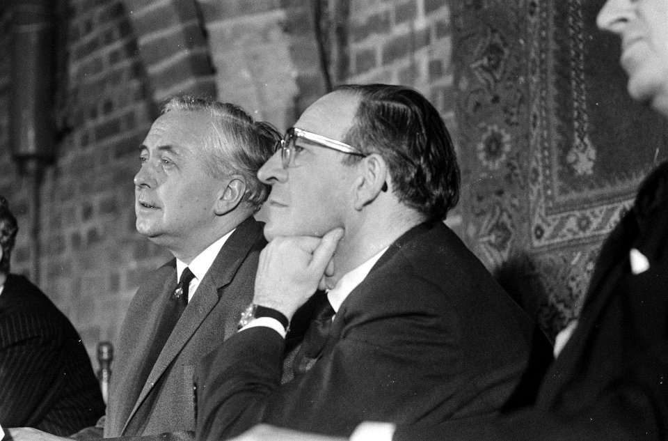 Premier Wilson gaf persconferentie na bespreking in Den Haag , nummer 15 en 16 W, Bestanddeelnr 920-1167