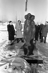 Prins Bernhard opende grafische fabriek te Haarlem, mevrouw Werkman van Leeuwen , Bestanddeelnr 919-9480