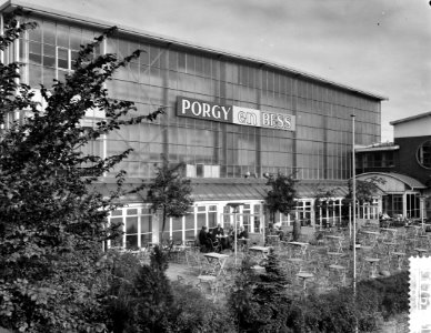 Premiere film Porgy en Bess in bioscoop Du Midi te Amsterdam Exterieur du Mid, Bestanddeelnr 911-6191