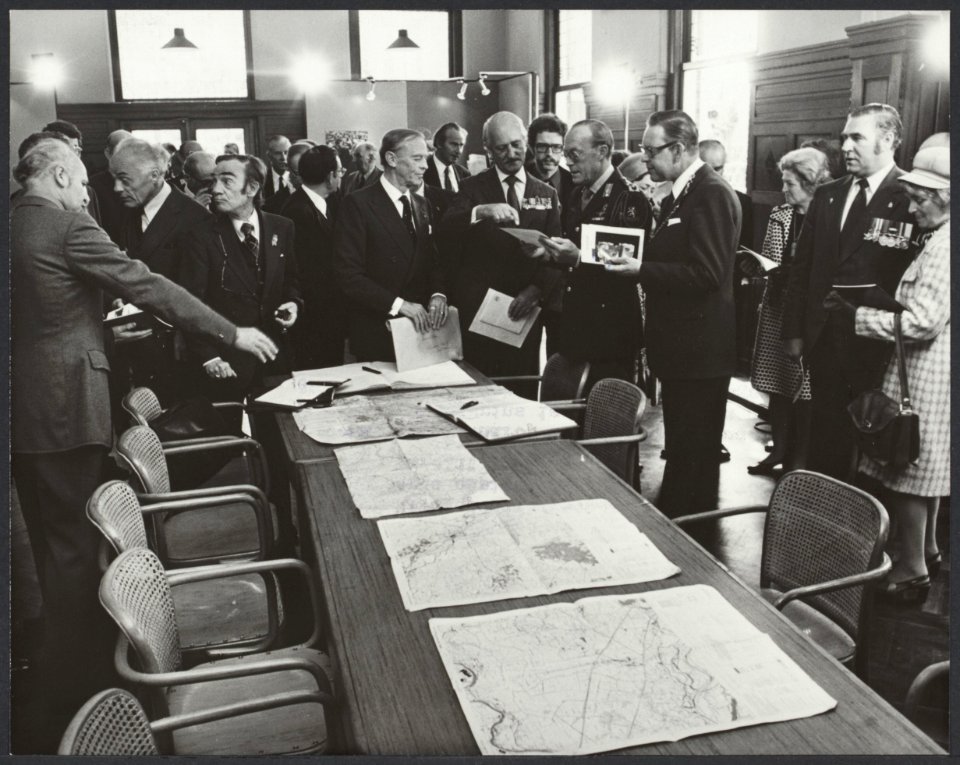 Prins Bernhard opende in Wageningen de gerestaureerde capitulatiezaal van het vo, Bestanddeelnr 32007 021