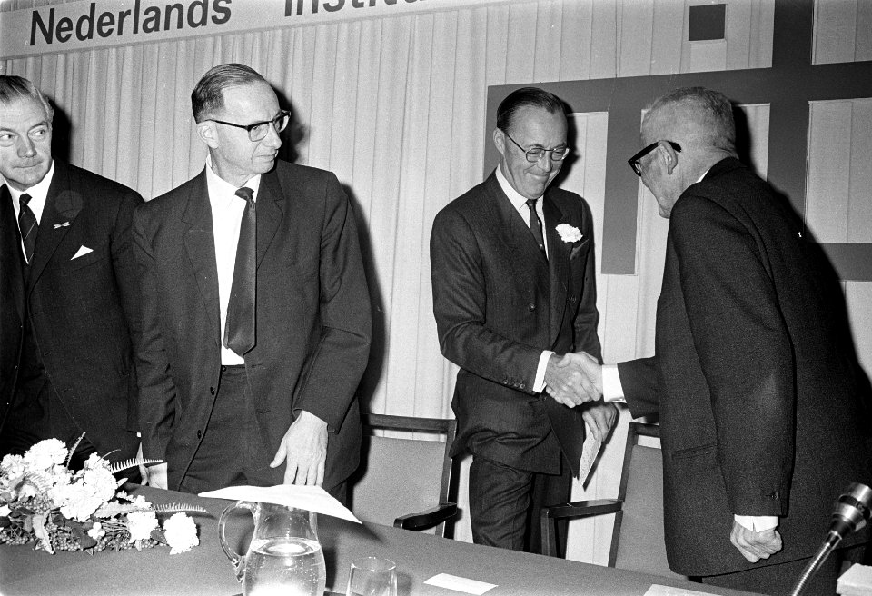 Prins Bernhard opende Instituut voor het Bank en Effectenbedrijf in Amsterdamse , Bestanddeelnr 921-8417