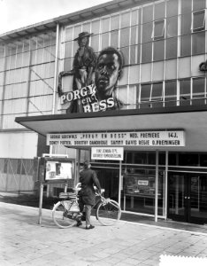 Premiere film Porgy en Bess in bioscoop Du Midi te Amsterdam. Exterieur du Mid, Bestanddeelnr 911-6193