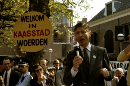 Premier van Agt bezoekt Woerden in verband met de verkiezingscampagne van het CD, Bestanddeelnr 253-8545