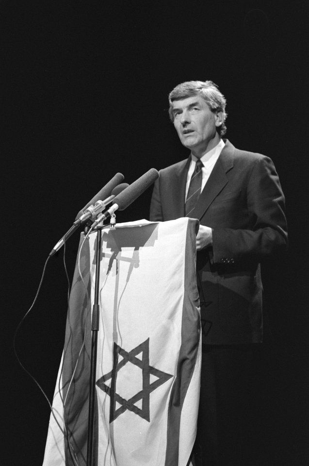 Premier Lubbers in RAI-Congrescentrum bij bijeenkomst t.g.v. 40 jaar Israel toe, Bestanddeelnr 934-2354