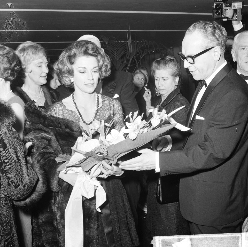 Premiere Nederlandse film 10.32 in Lumiere te Rotterdam, Linda Christian met m, Bestanddeelnr 918-7248