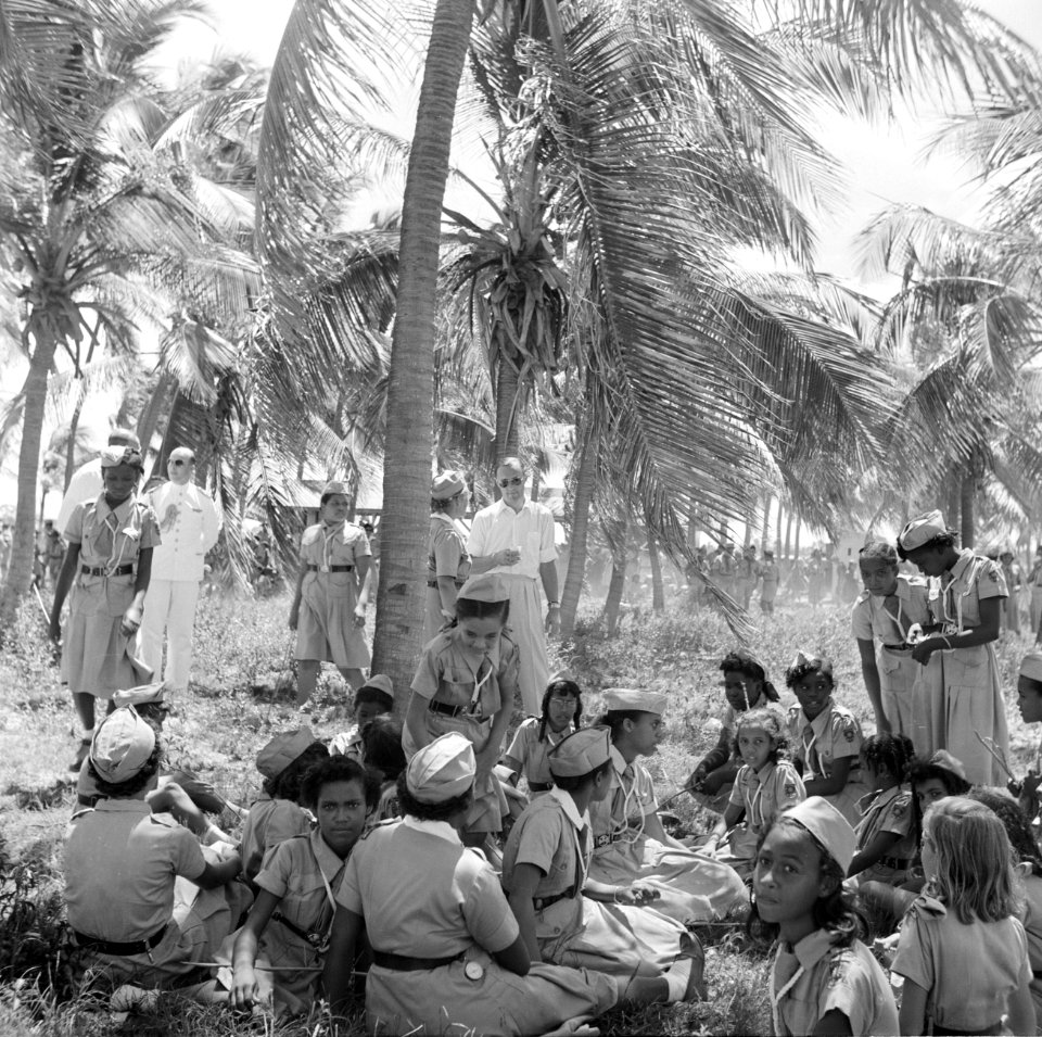 Prins Bernhard op bezoek bij de Arubaanse padvinders op Palm Beach, Bestanddeelnr 252-3932