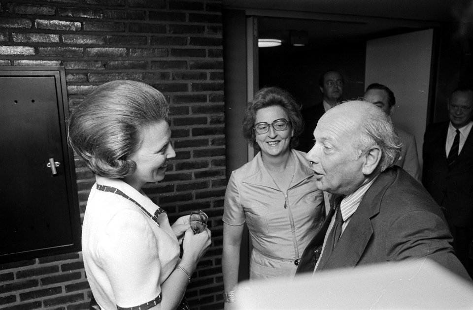 Premier Den Uyl vertrekt met echtgenote van Schiphol naar Nederlandse Antillen ,, Bestanddeelnr 927-3860