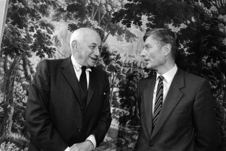 Premier Van Agt (r) en Rostow, Bestanddeelnr 932-3682