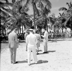 Prins Bernhard op bezoek bij de Arubaanse padvinders op Palm Beach, Bestanddeelnr 252-3901