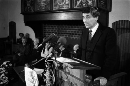 Premier Lubbers tijdens een toespraak, Bestanddeelnr 932-5048