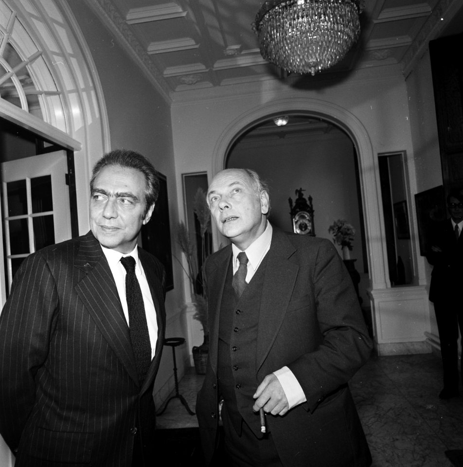Premier Den Uyl ontvangt de voorzitter Europese Commissi Francois Xavier Ortoli , Bestanddeelnr 926-7630