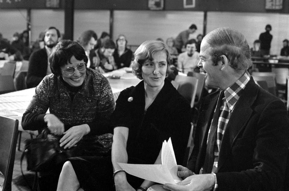 PPR-congres in Utrecht v.l.n.r. Ien van de Heuvel (Pvd Ria Beckers (PPR) en Bas, Bestanddeelnr 928-8829