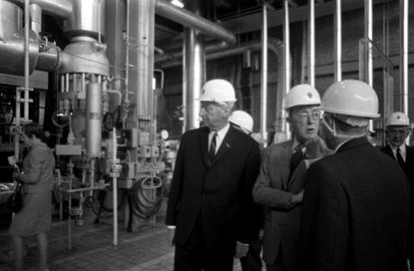 Prins Bernhard opent Flevocentrale Provinciale Geldersche Electriciteits Maatsch, Bestanddeelnr 922-8585