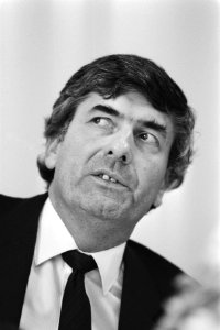 Premier Lubbers tijdens een persconferentie, Bestanddeelnr 932-7049