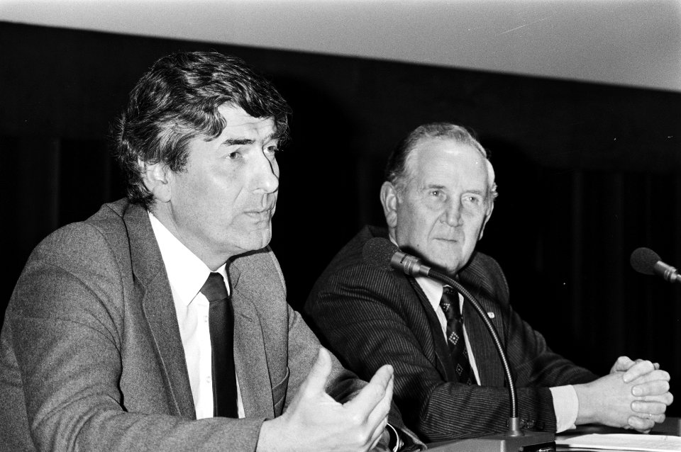 Premier Lubbers (l) en VNO-voorzitter Van Veen, Bestanddeelnr 932-5949