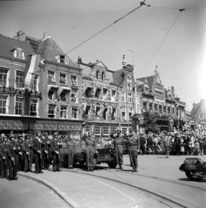 Prins Bernhard op de Grote Markt te Haarlem, Bestanddeelnr 900-4715