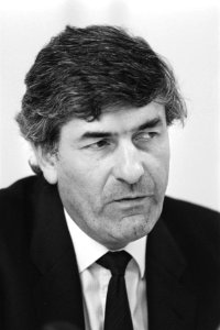 Premier Lubbers tijdens een persconferentie, Bestanddeelnr 932-7048