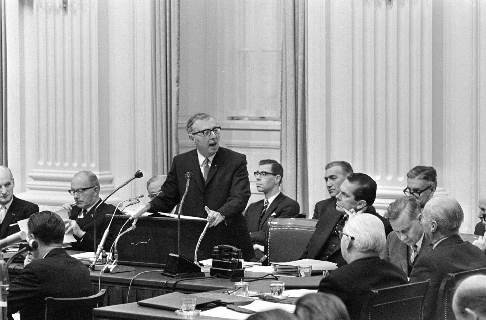 Premier Dr. J. (Jelle) Zijlstra (ARP) aan het woord, Bestanddeelnr 919-8388