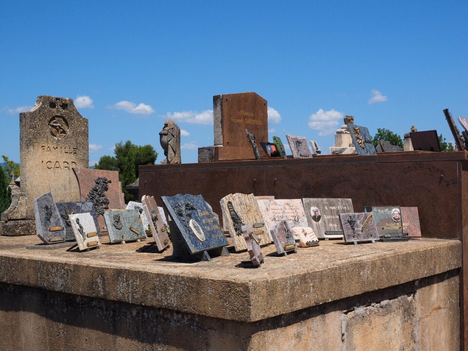 Old cemetery roussillon tomb