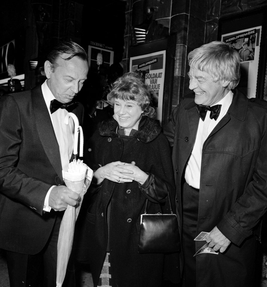 Premiere film Soldaat van Oranje bijgewoond door Koninklijke familie o.a. Rij, Bestanddeelnr 929-3581